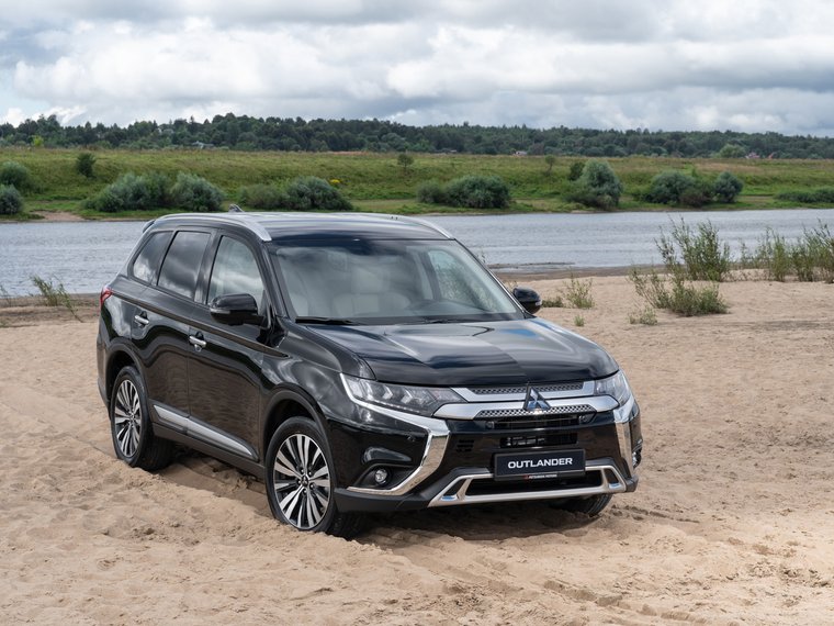 slide image for gallery: 26468 | Mitsubishi Outlander