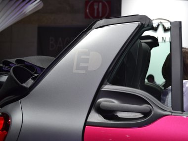 slide image for gallery: 23018 | Smart Electric Drive