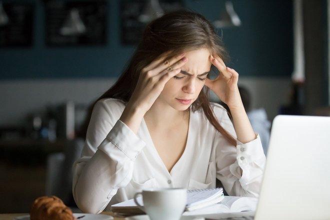 Стресс, Головная боль, Работа, Ноутбук, Круассан, Кофе