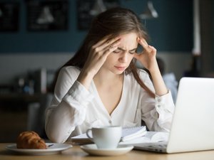 Стресс, Головная боль, Работа, Ноутбук, Круассан, Кофе