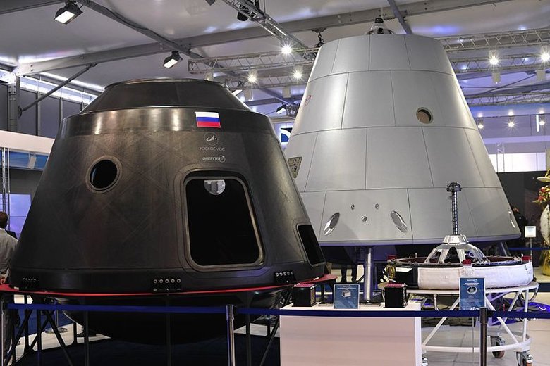 Макеты «Федерации» на выставке МАКС-2013. Фото: Федеральное космическое агентство