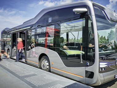 slide image for gallery: 22386 | Mercedes-Benz Future Bus