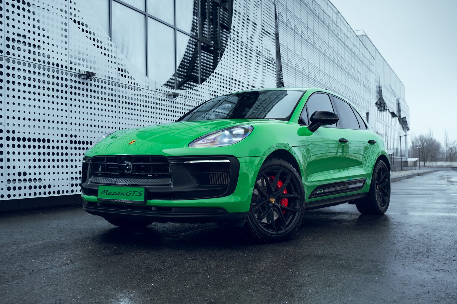 Зеленый Porsche Macan 2018. Порш Калина. Макан асфальт 8. Проект черно зеленый на Порше Макан.
