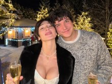 В Сети бурно обсуждают новогодние фото Насти Ивлеевой с мужем и ее возможную беременность
