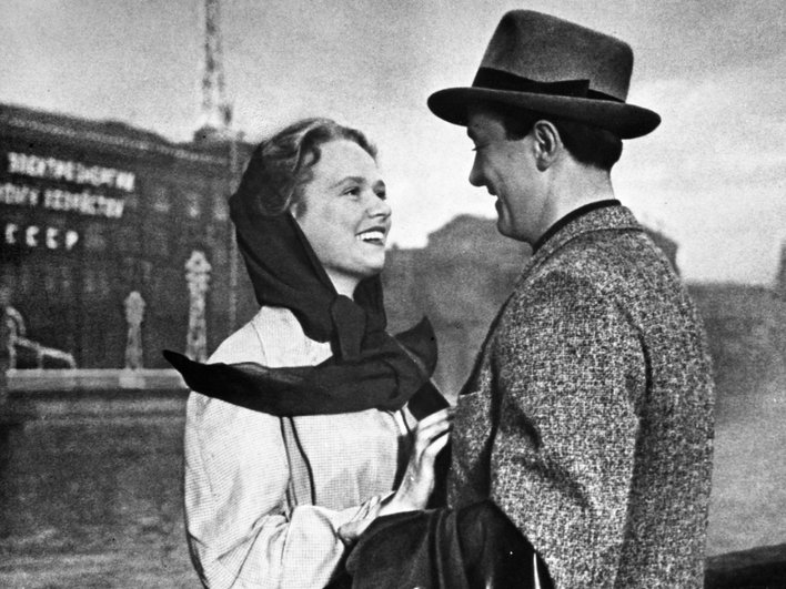 Кадр из фильма режиссера Ивана Пырьева «Испытание верности», 1954 год Кадр из фильма режиссера Ивана Пырьева «Испытание верности», 1954 год