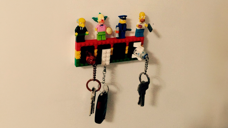 Держатель для ключей из деталей от Лего