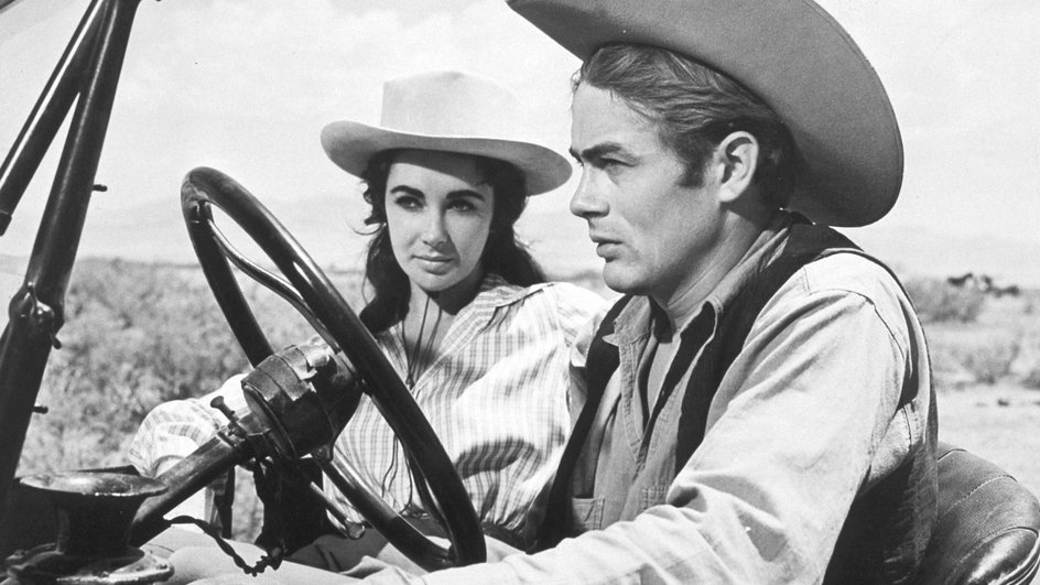 Элизабет Тейлор и Джеймс Дин на съемках фильма «Гигант», 1956 год Элизабет Тейлор и Джеймс Дин на съемках фильма «Гигант», 1956 год
