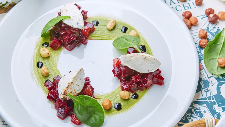 Slide image for gallery: 7486 | Свекольный салат с рикоттой из ресторана «Гранд Европейский Экспресс»