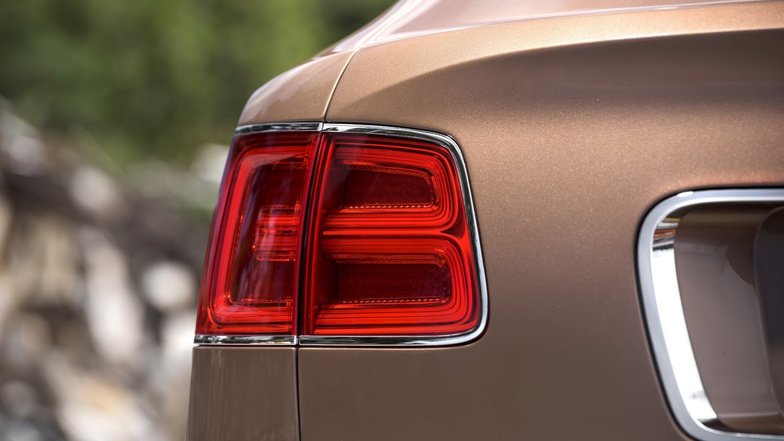slide image for gallery: 17725 | Bentley Bentayga 1