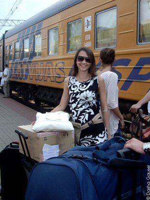 Slide image for gallery: 1044 | Это я, Даша Гаузер, поразившая грузчиков своим багажом с двумя коллекциями