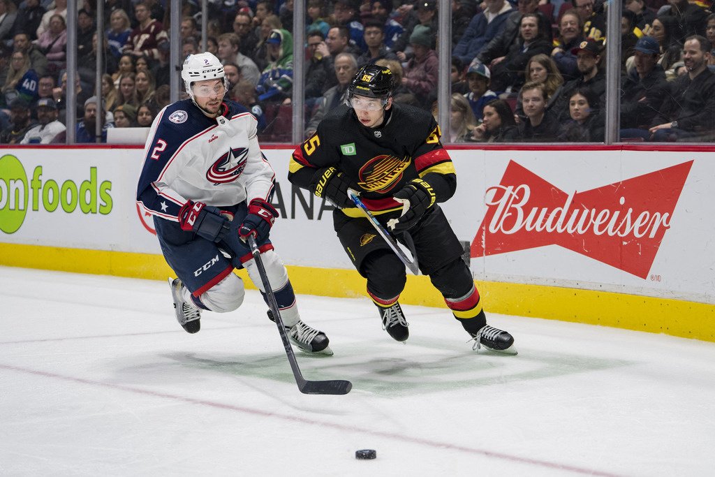 Хоккеист «Ванкувера» Михеев пропустит остаток сезона НХЛ из-за операции на колене