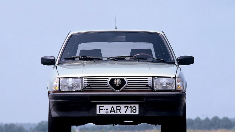 slide image for gallery: 16800 | Alfa Romeo 33
