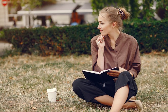 Девушка с книгой Девушка с книгой
