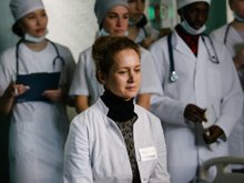 Виктория Исакова на съемках фильма «Особенности национальной больницы»