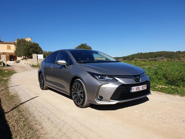 slide image for gallery: 24121 | Новая Toyota Corolla: первые фото с тест-драйва (задавайте свои вопросы)