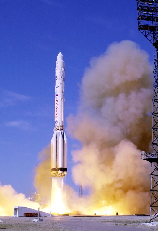 Запуск ракеты-носителя «Протон-К» с модулем «Звезда» для Международной космической станции / NASA