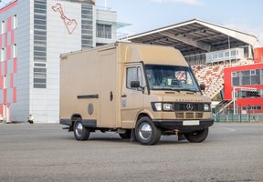 Как превратить почтовый Mercedes-Benz 308D в Barber Bus
