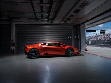 slide image for gallery: 24753 | Lamborghini Huracan Evo