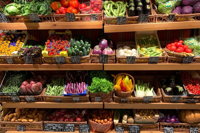 Продукты на полке