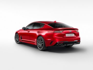 slide image for gallery: 27338 | Kia Stinger(c)