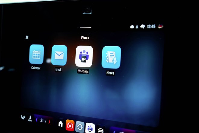 Автомобили Mercedes-Benz получили поддержку Microsoft Teams и нейросети Copilot Автомобили Mercedes-Benz получили поддержку Microsoft Teams и нейросети Copilot