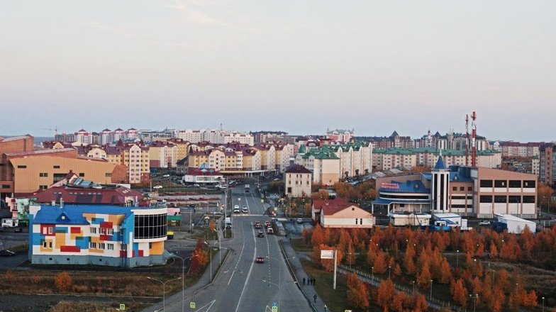 Несмотря на то, что город является столицей Ямало-Ненецкого автономного округа, по численности населения и развитию промышленности он уступает другим городам региона: Новому Уренгою и Ноябрьску.