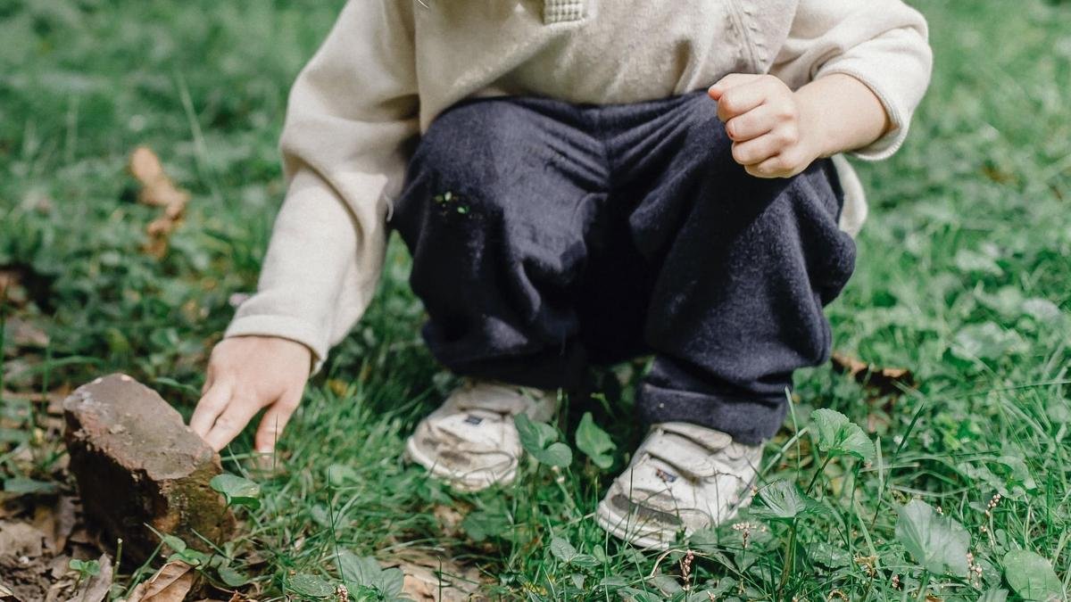 Детский гробик и голодного 4-летнего ребенка обнаружили волонтеры в одной  из квартир Актобе - Новости Mail.ru