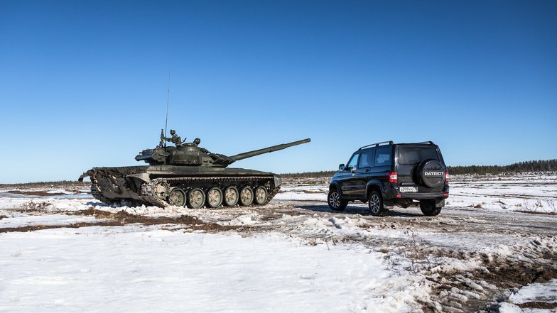 slide image for gallery: 23399 | Что лучше: танк или УАЗик?