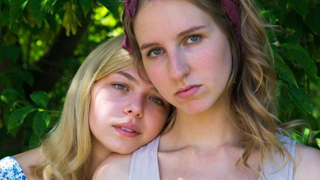 Полина Виторган с Таисией Вилковой в фильме «Выше неба»