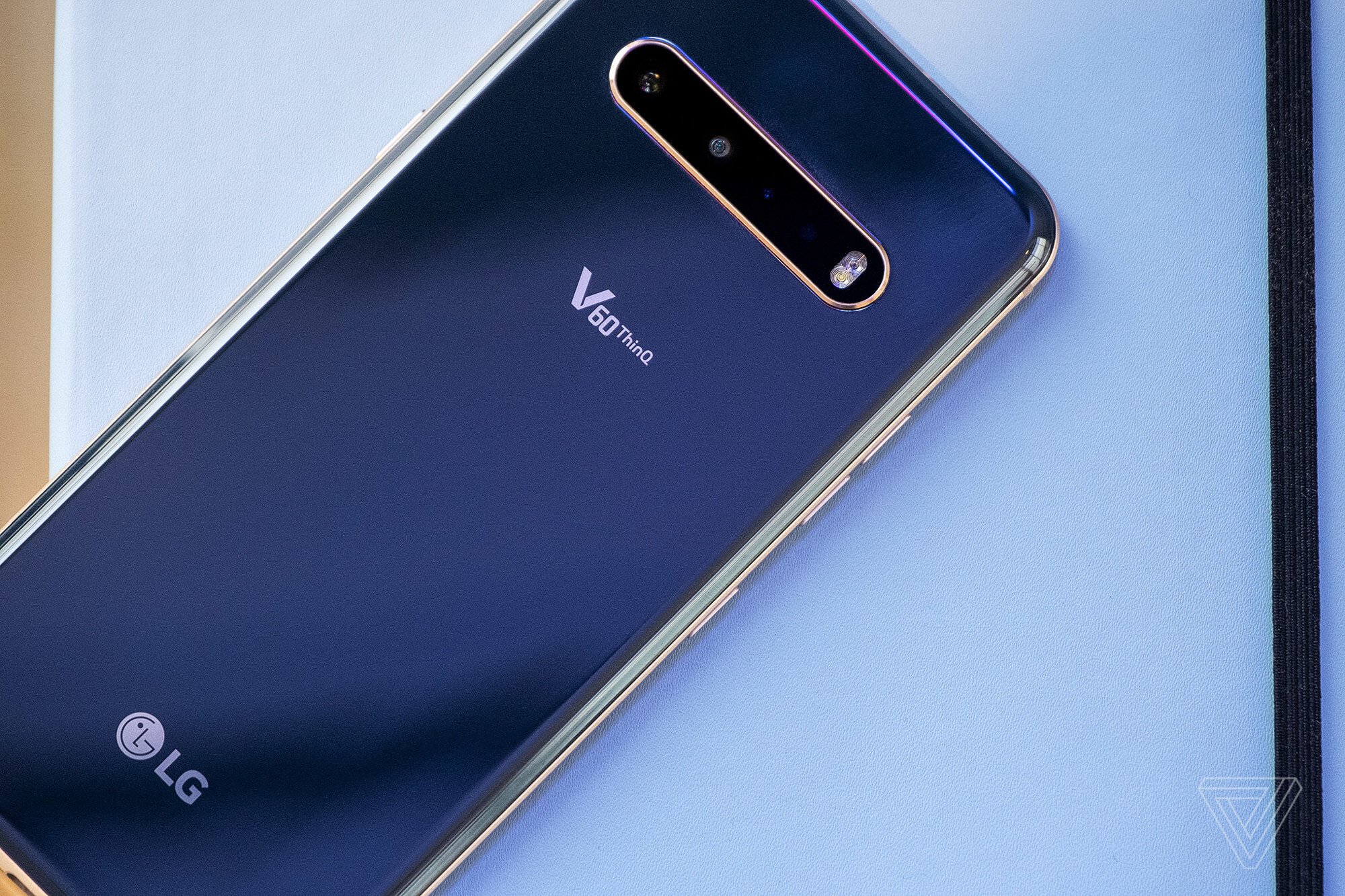 Представили LG V60: новый флагман со Snapdragon 865 и разъемом 3,5 мм -  Hi-Tech Mail.ru