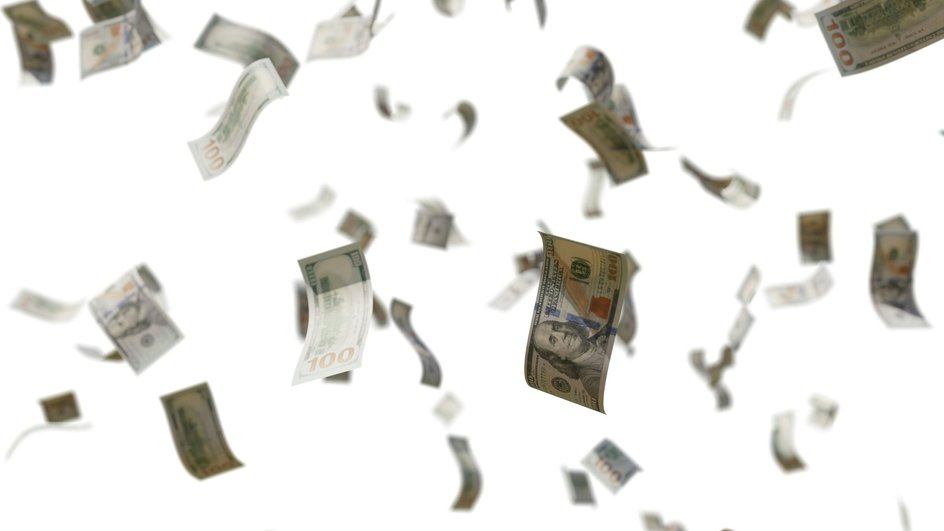 Бумажные деньги парят в воздухе