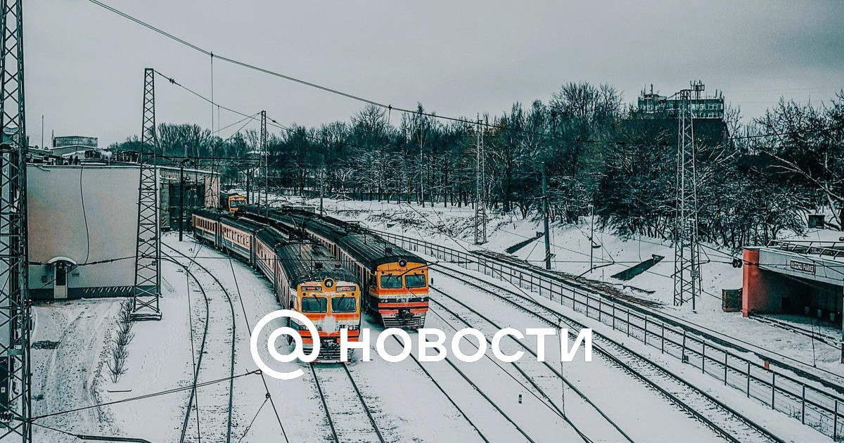 Жд опоздал на поезд. Поезда задерживаются из-за непогоды в Казахстане. Ахтубинск задерживается поезд.