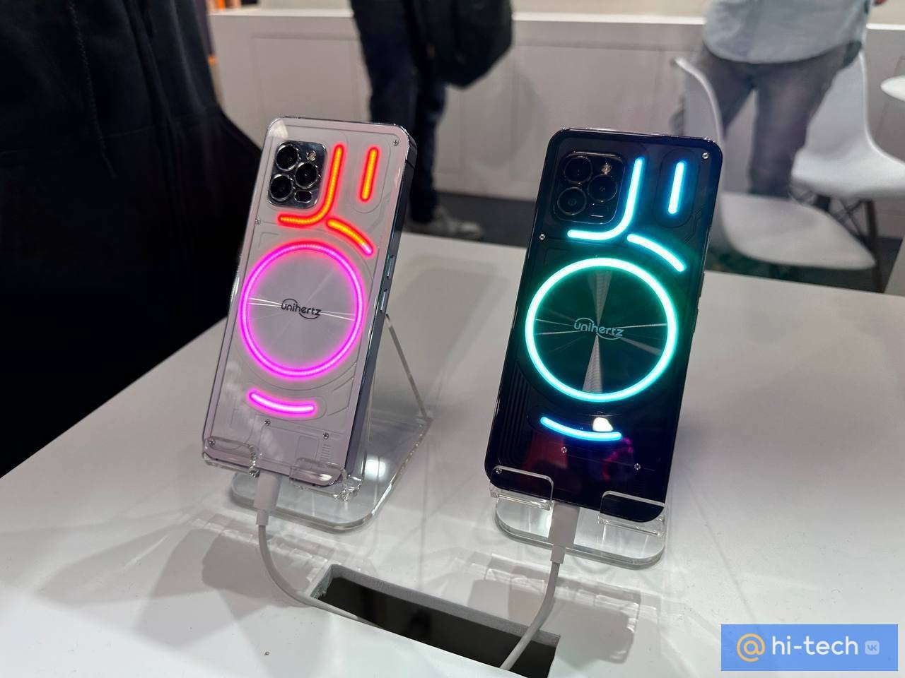 MWC 2023: представлен Unihertz Luna — «клон» Nothing Phone (1) - Hi-Tech  Mail.ru