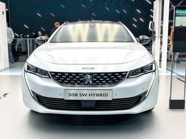 slide image for gallery: 23794 | Peugeot 508 SW Hybrid