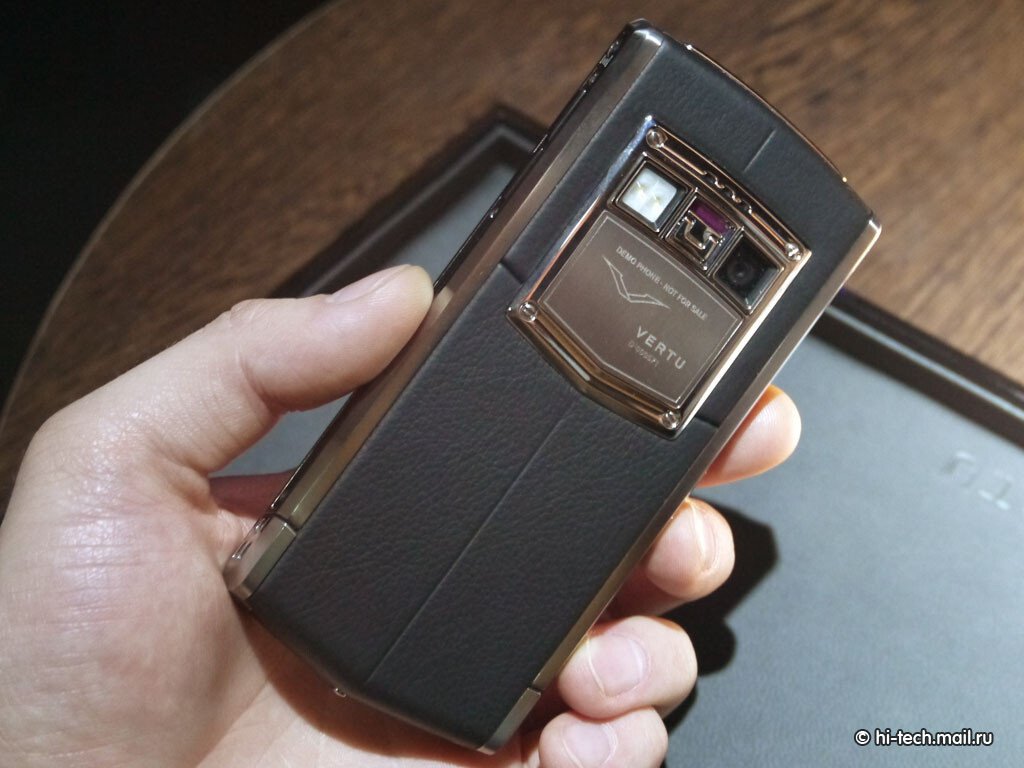 Презентация Vertu Ti в Москве. Первый смартфон Vertu на Android - Hi-Tech  Mail.ru