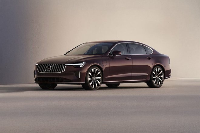 Volvo обновила седан S90 Volvo обновила седан S90