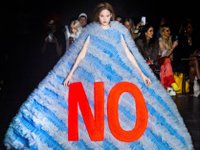 Кто это наденет: 13 адских образов с Недели высокой моды в Париже