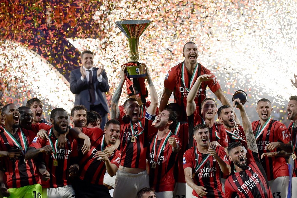 «Милан» впервые за 11 лет стал чемпионом Италии по футболу