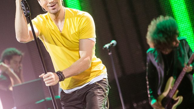 Энрике Иглесиас на премии Tashir 2013 в Москве