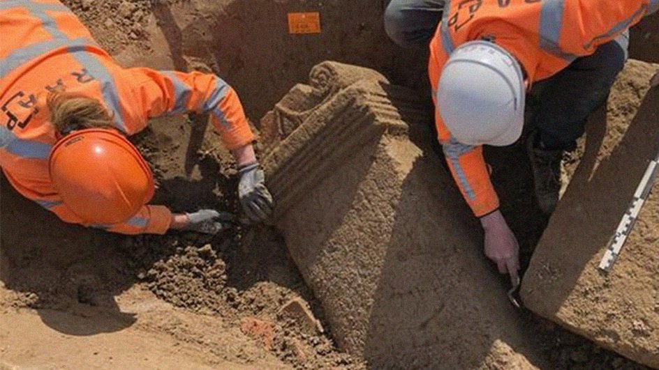 археологи выкапывают древнее сооружение археологи выкапывают древнее сооружение