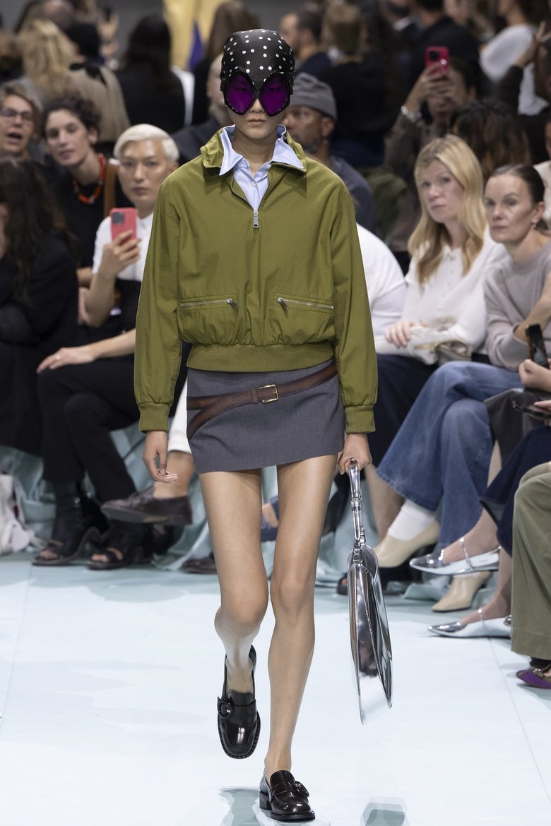 Показ Prada с трендами весны 2025 Показ Prada с трендами весны 2025
