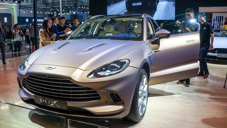 slide image for gallery: 25347 | Aston Martin DBX