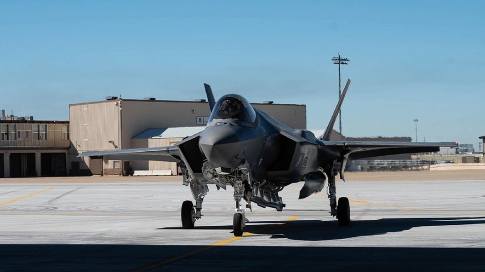 «Frankenjet» – уникальный F-35A, собранный из двух разбившихся истребителей «Frankenjet» – уникальный F-35A, собранный из двух разбившихся истребителей