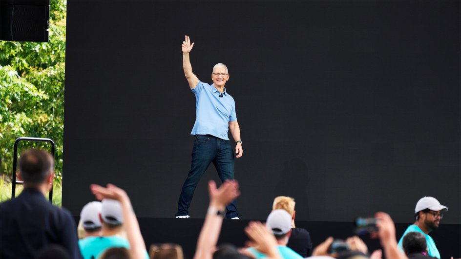 Генеральный директор Apple Тим Кук на ежегодной конференции разработчиков WWDC23