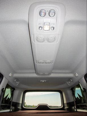 slide image for gallery: 28454 | Peugeot Traveller