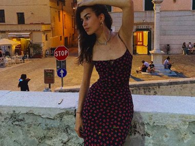 Content image for: 510313 | Итальянские каникулы: грациозная дочь Урганта позирует в «ягодном» платье
