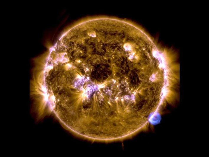 Солнечные вспышки, заснятые Обсерваторией солнечной динамики NASA в ультрафиолетовом свете Солнечные вспышки, заснятые Обсерваторией солнечной динамики NASA в ультрафиолетовом свете