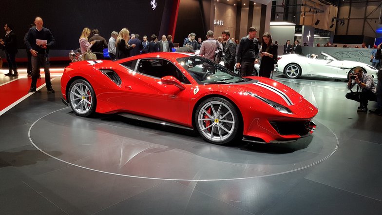 slide image for gallery: 23548 | Ferrari 488 Pista