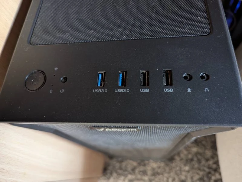 Порты USB для подключения проводных девайсов на передней (верхней) панели ПК Порты USB для подключения проводных девайсов на передней (верхней) панели ПК