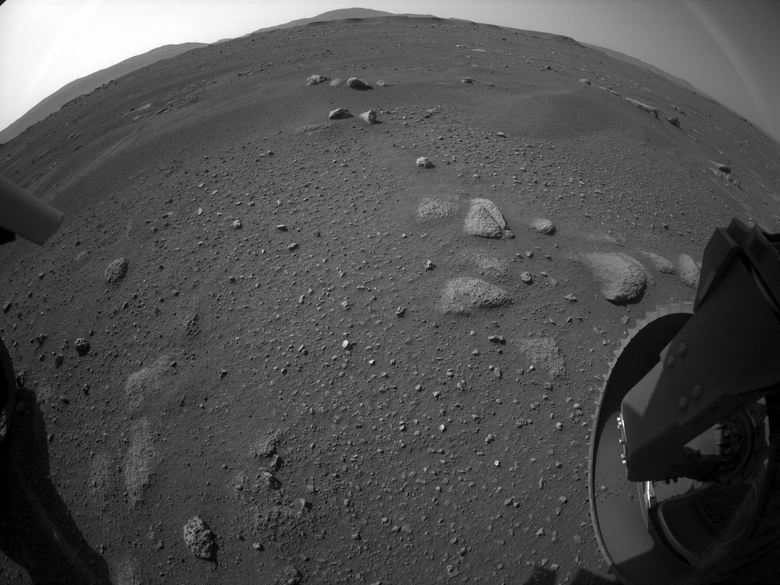 Одна из первых фотографий Марса с аппарата Perseverance